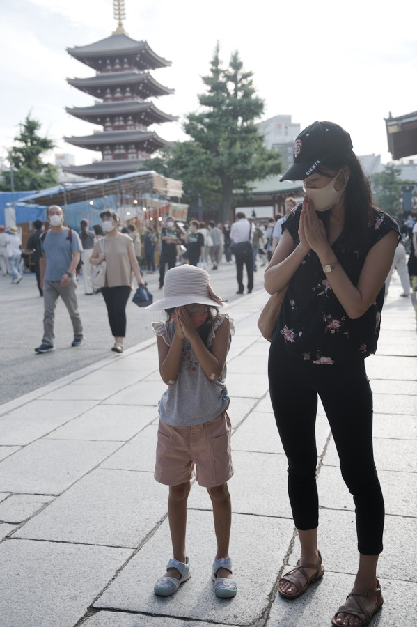 sensoji pray